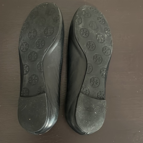 TORY BURCH Black Gold MINNIE TRAVEL BALLET Flat Leather Logo Shoe Sz 6 - Picture 13 of 16